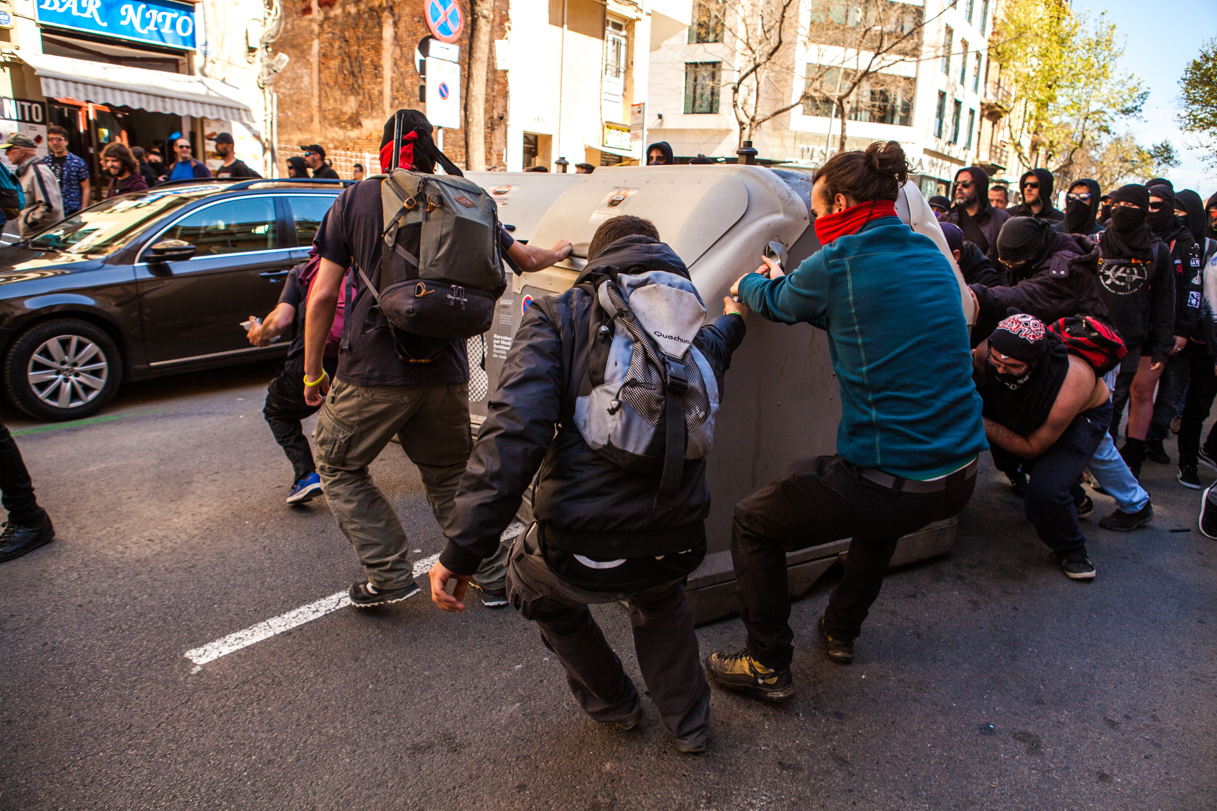 Antifascist group making barricade against VOX demostration. Barcelona