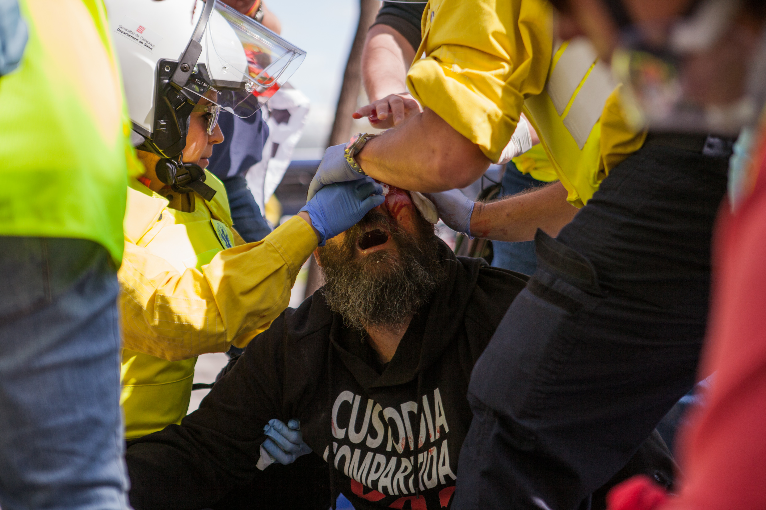 VOX supporter beaten up by antifascists. Barcelona