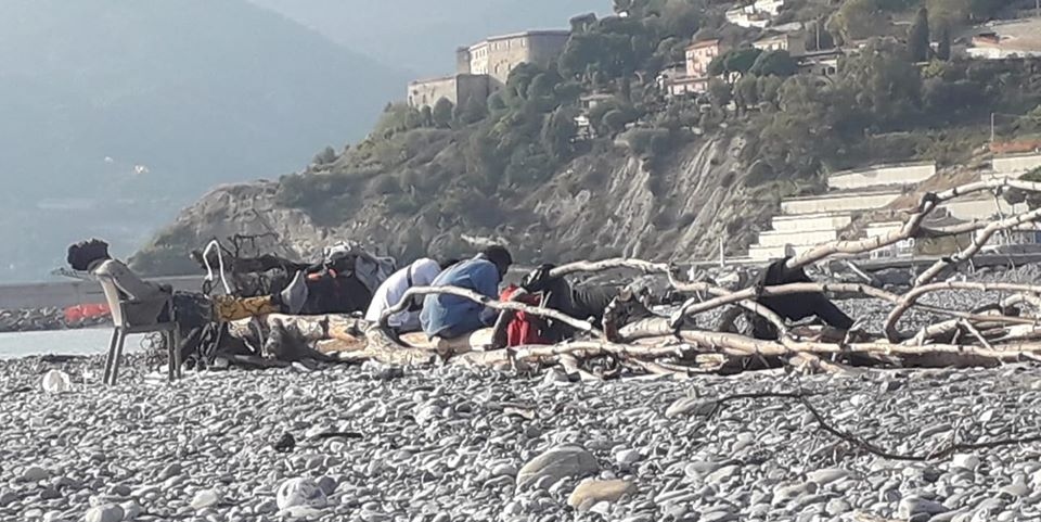 Ventimiglia, migranti rinchiusi nei container - DinamoPress