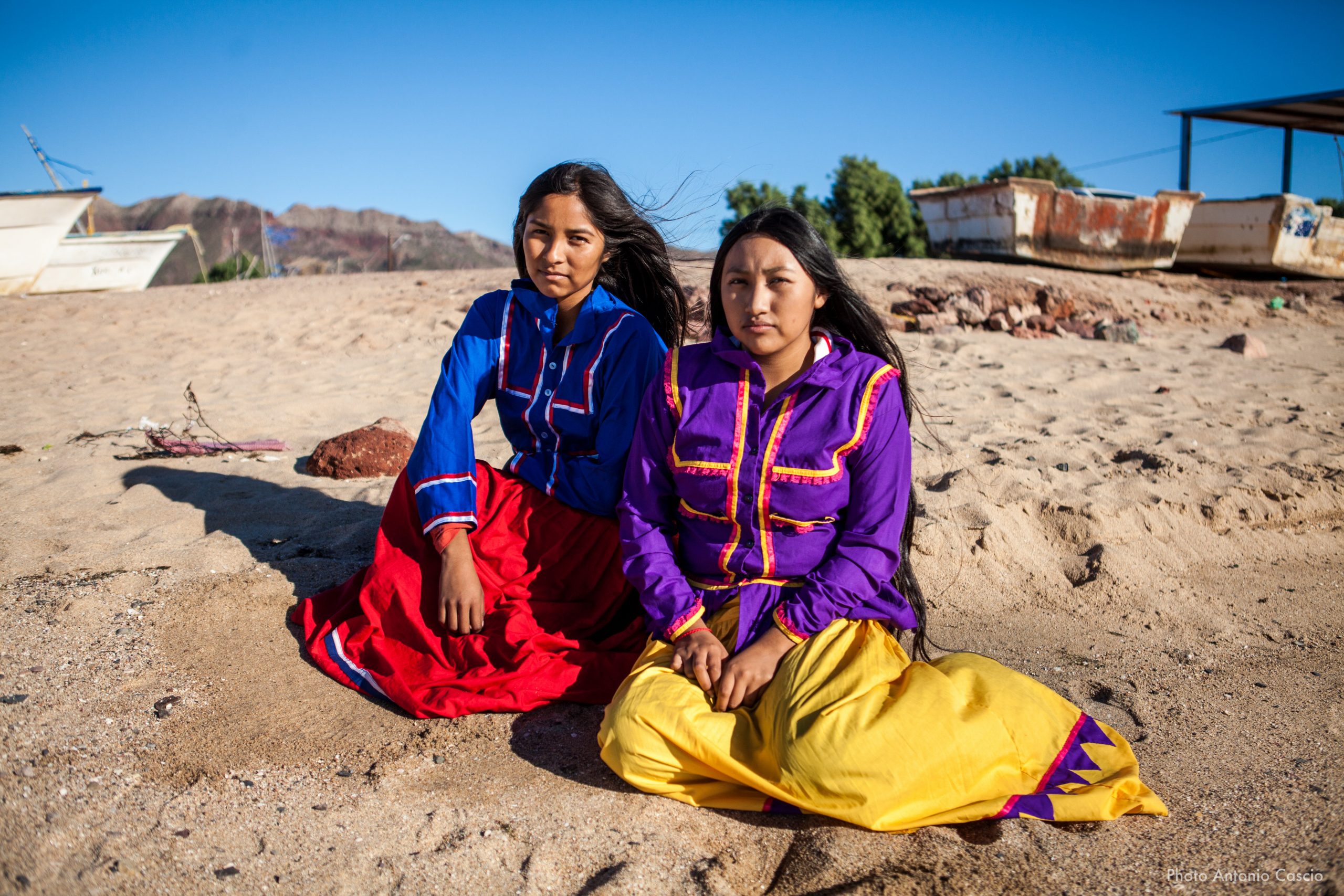 Donne indigene con vestiti tradizionali. Punta Chueca, Sonora. Mexico. 10/12/2019