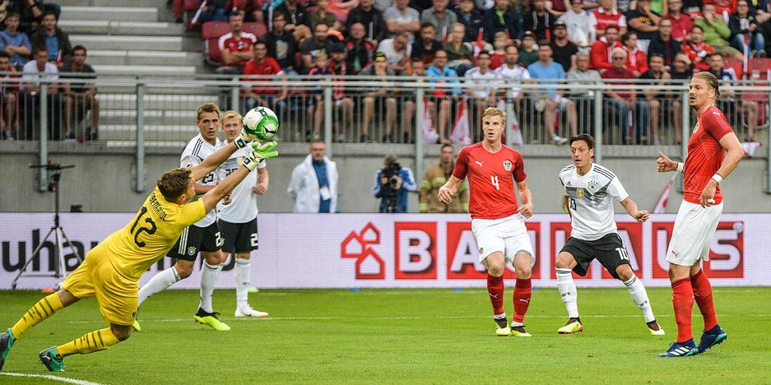 1280px-20180602_FIFA_Friendly_Match_Austria_vs._Germany_Mesut_Oezil_scoring_850_0797