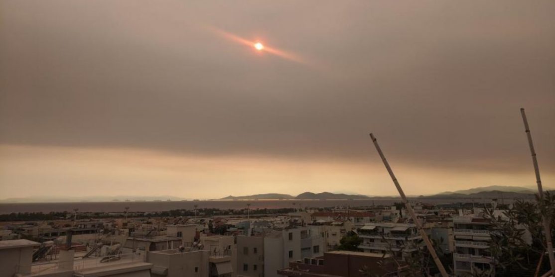 copertina 2. Il cielo sopra Atene, 8 Agosto 2021. Foto di Sxeniae.