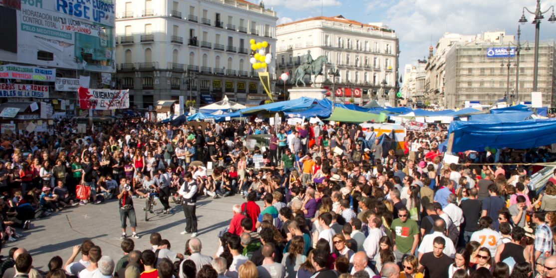 Protestas_Puerta_del_Sol_-_Madrid_-_mayo_2011_-_01