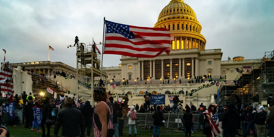 2021_storming_of_the_United_States_Capitol_09