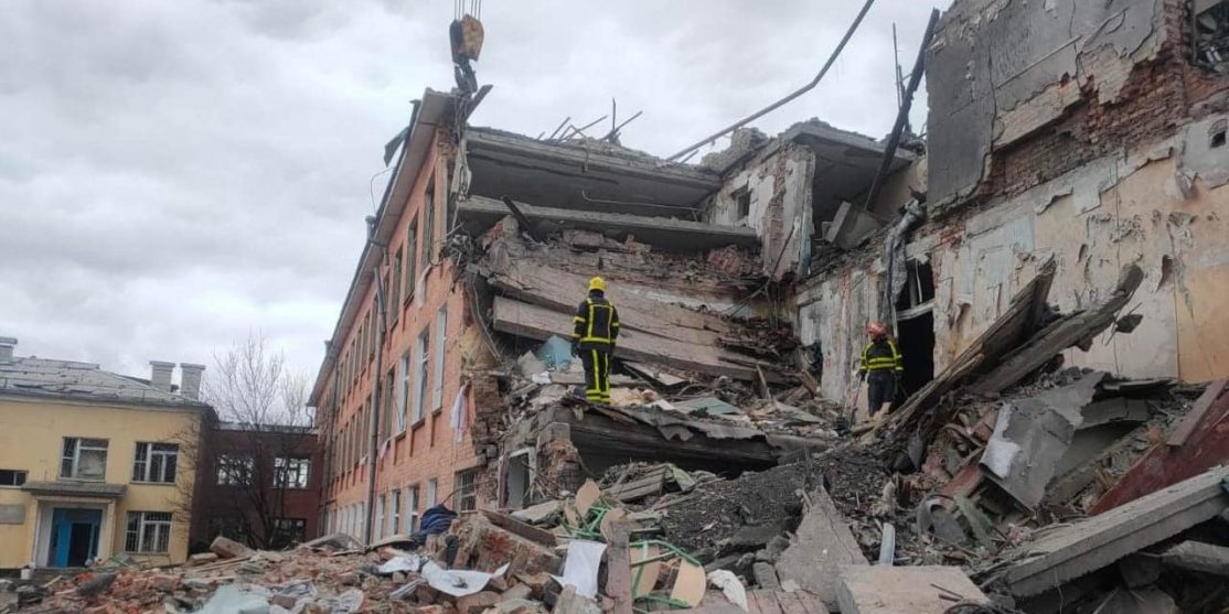Ukrainian_rescuers_check_the_remains_of_a_street_in_Chernigiv