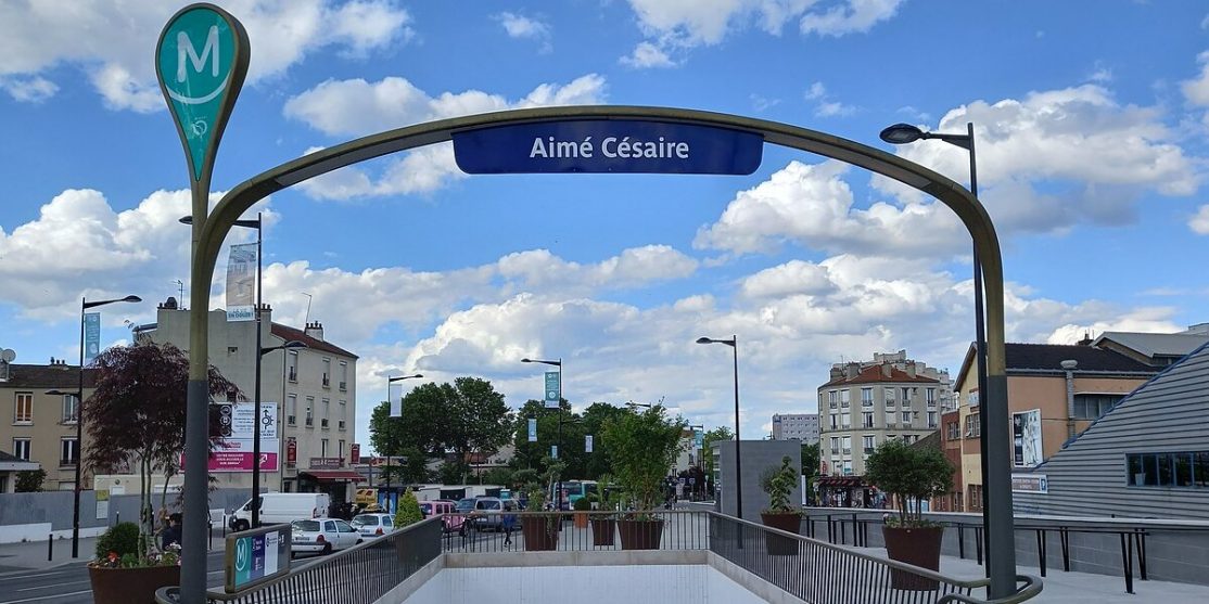 Paris_Metro_Aime_Cesaire_Entrance_2-2